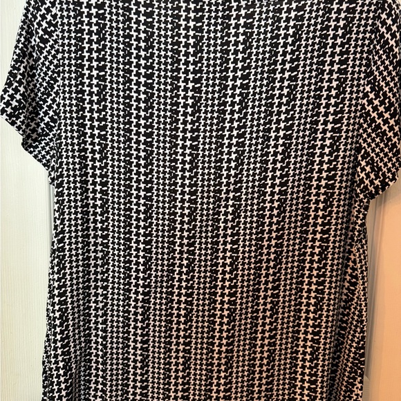 Christopher & Banks Monochrome Houndstooth Short Sleeve Top - Picture 4 of 4